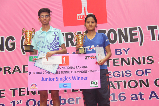 Manav, Moumita claim Junior titles